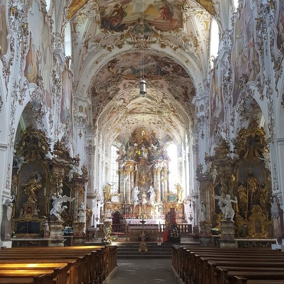 Meet your Posher, Laura - Picture 1 of 1